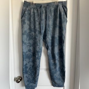 Men’s Lululemon sweatpants in blue tie dye print.  XXL